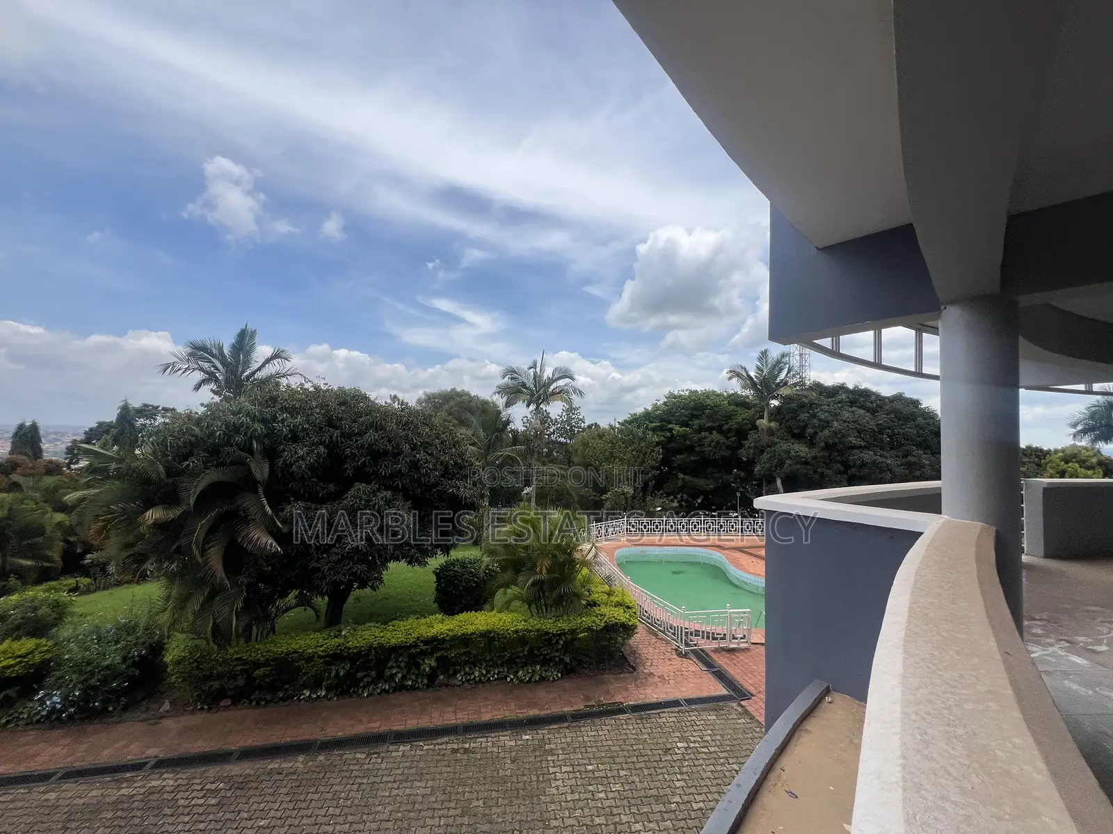 Furnished 10bdrm Bungalow in Mutungo, Central Division for rent