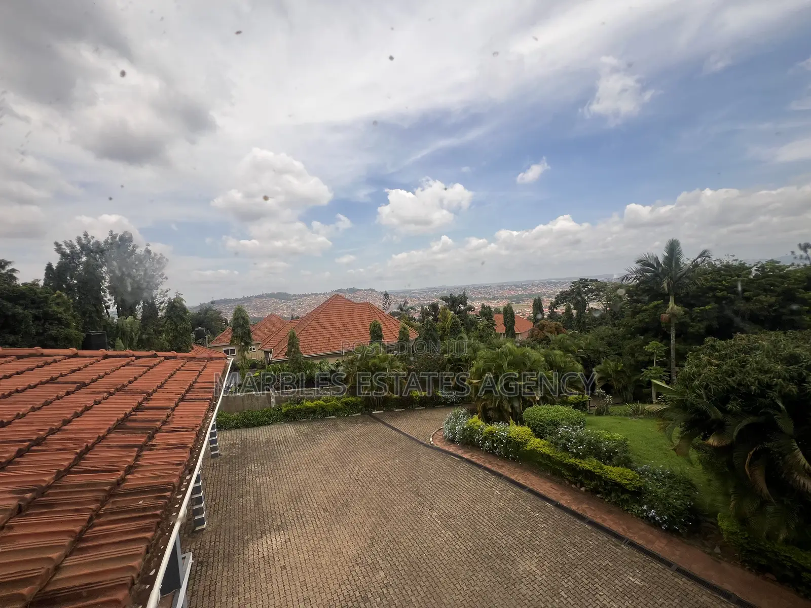 Furnished 10bdrm Bungalow in Mutungo, Central Division for rent