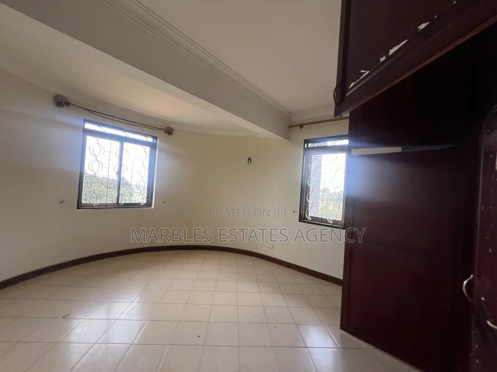 Furnished 10bdrm Bungalow in Mutungo, Central Division for rent