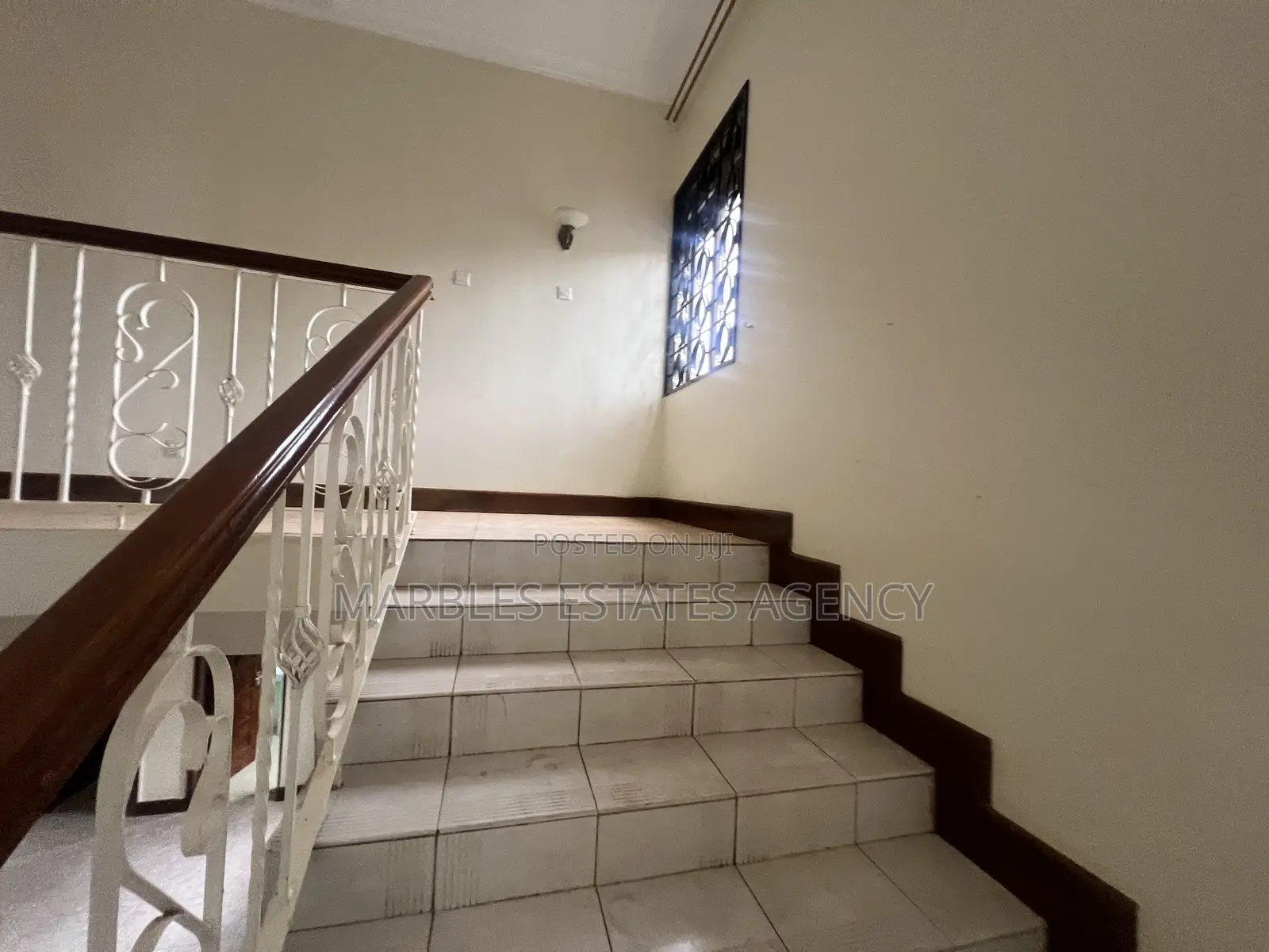 Furnished 10bdrm Bungalow in Mutungo, Central Division for rent