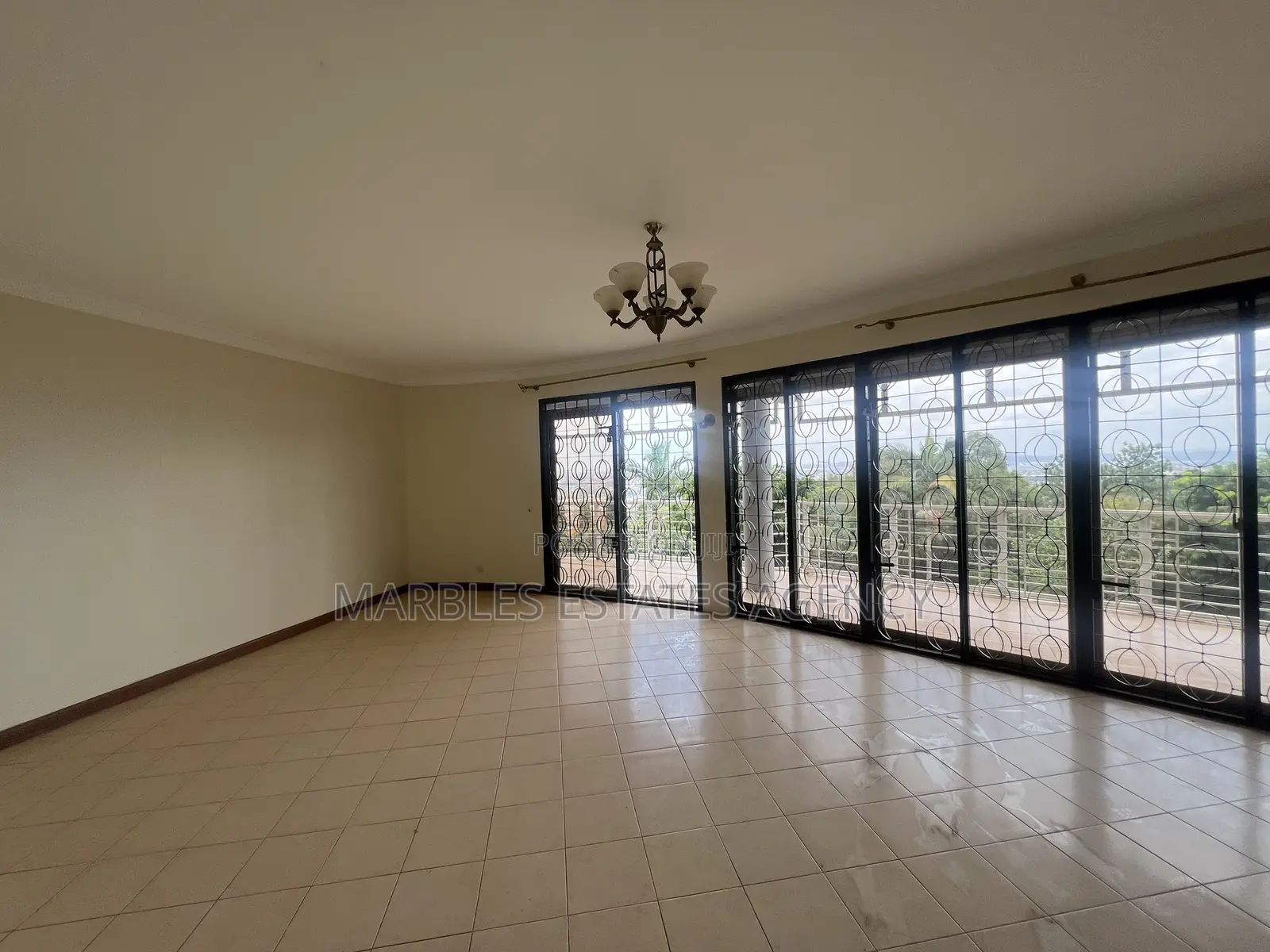 Furnished 10bdrm Bungalow in Mutungo, Central Division for rent