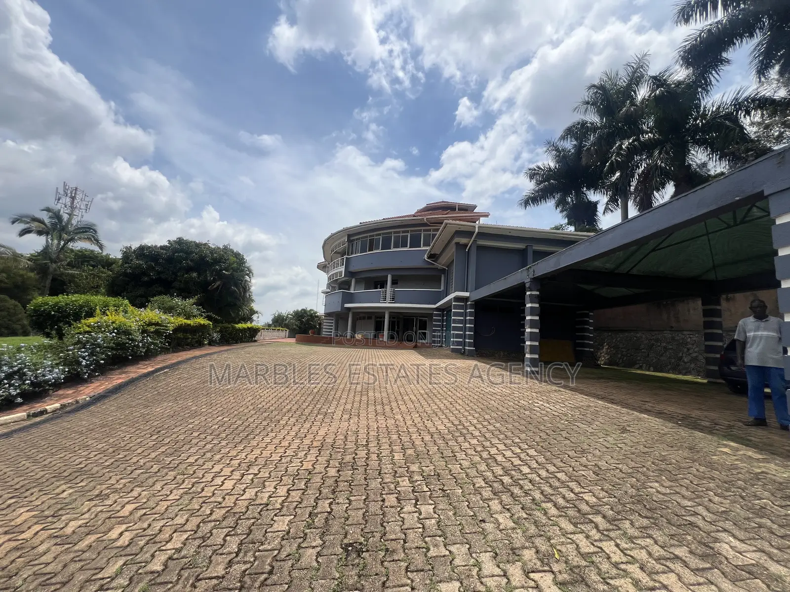 Furnished 10bdrm Bungalow in Mutungo, Central Division for rent