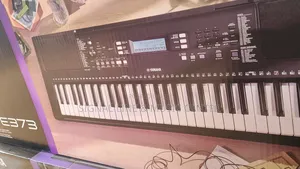 Yamaha PSR-E373 Keyboard