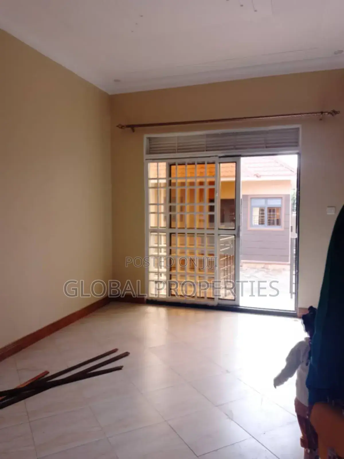 1bdrm Bungalow in Kira Bulindo Rd, Central Division for rent