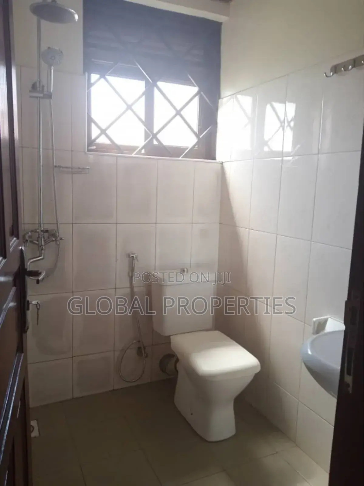 2bdrm Bungalow in Kira Estate, Central Division for rent