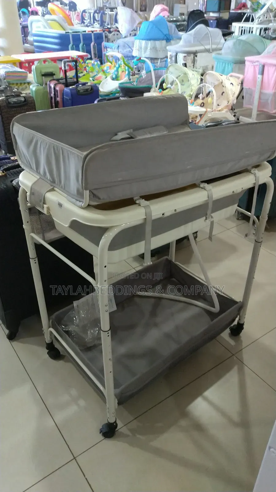2-in-1 Baby Changing Table With Baby Tub With Safety Belt