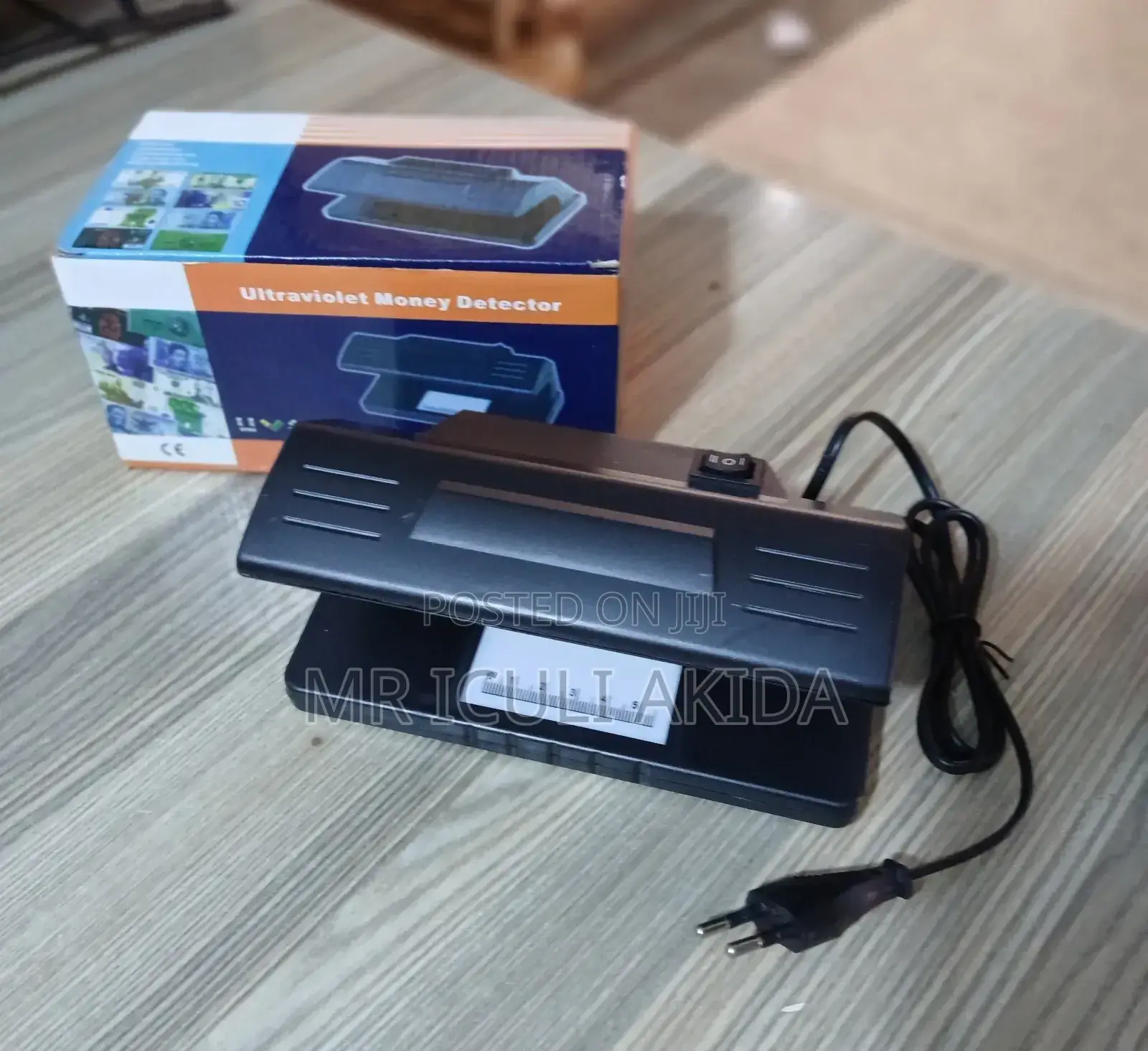 UV Light Counterfeit Portable Bank Notes Fake Money Detector