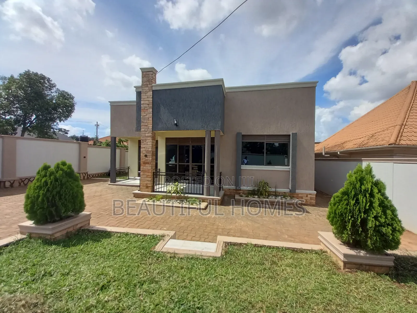 Furnished 4bdrm Bungalow in Kira for sale