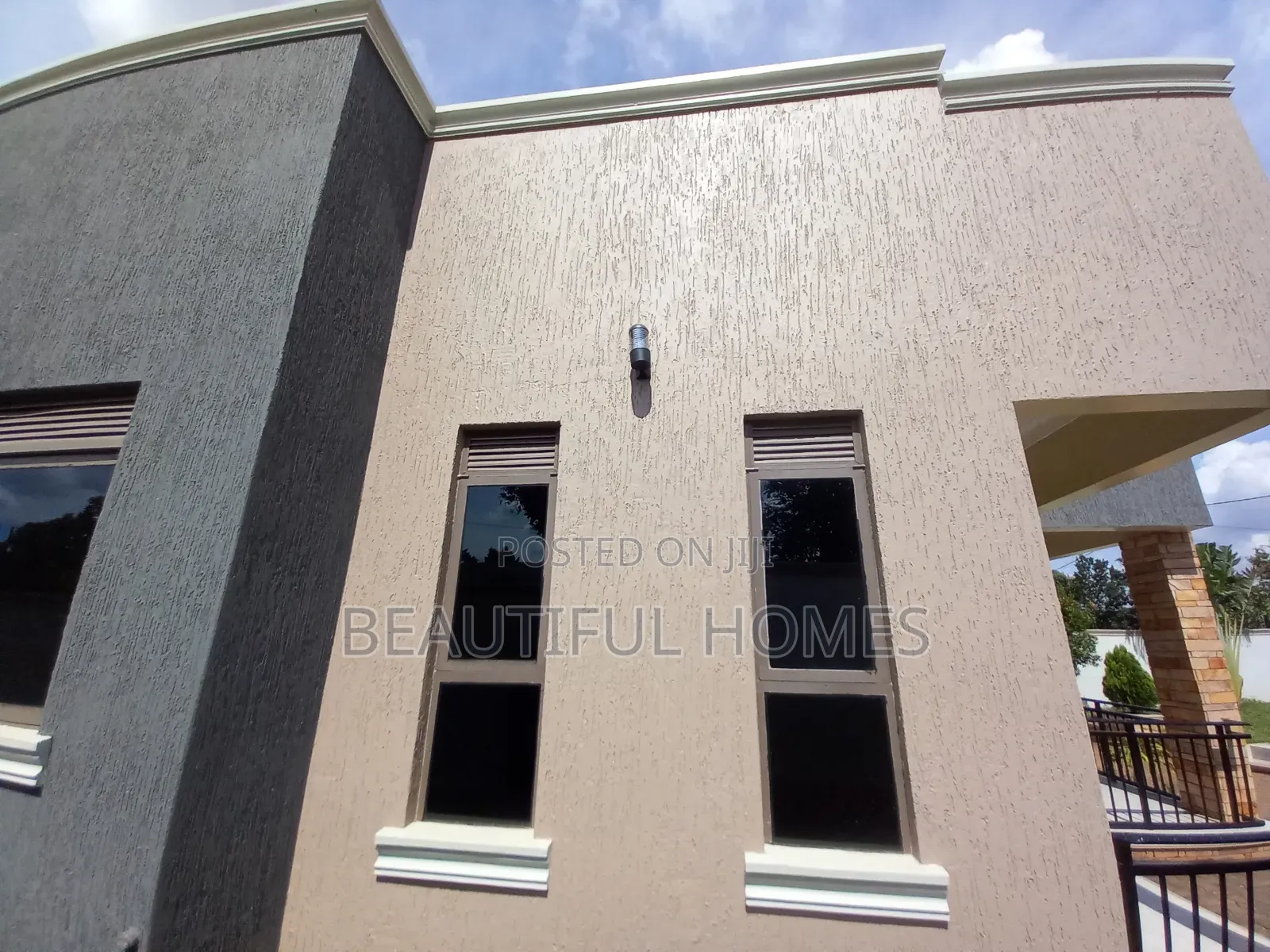 Furnished 4bdrm Bungalow in Kira for sale