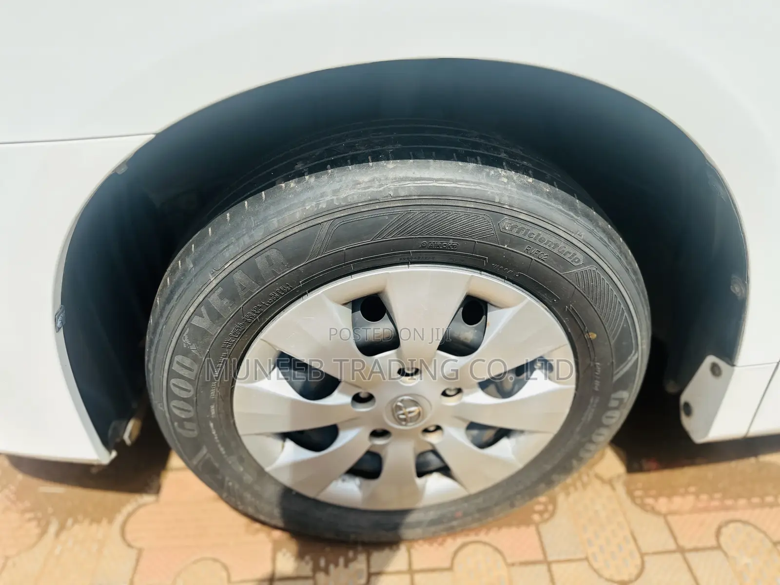 Toyota Noah 2.0 143hp AWD (7 Seater) 2012 White