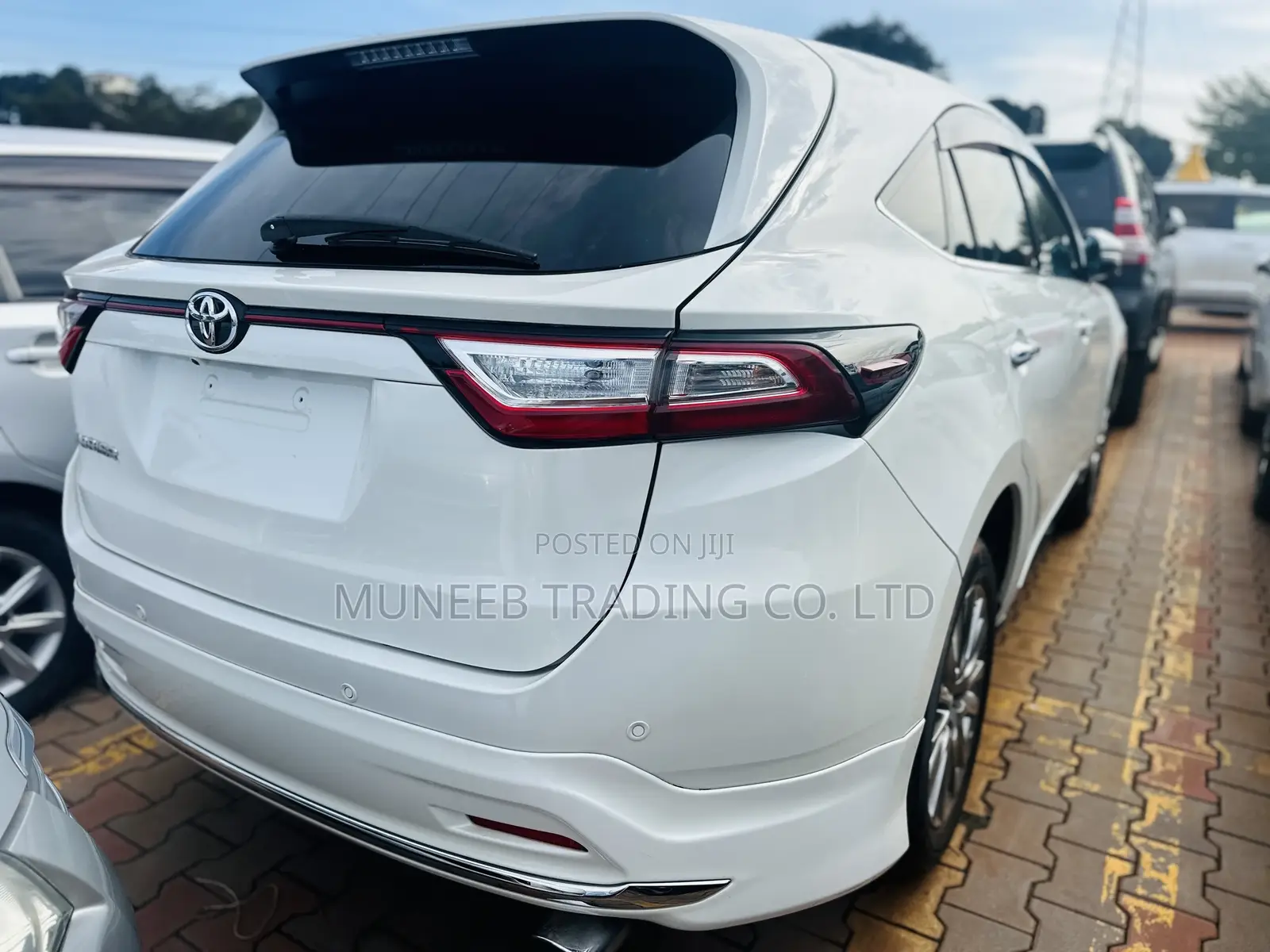 Toyota Harrier 2.0 2017 White