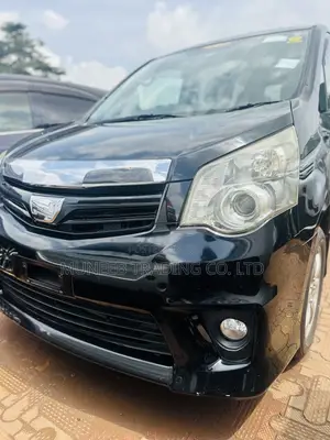 Toyota Noah 2.0 143hp FWD (7 Seater) 2011 Black