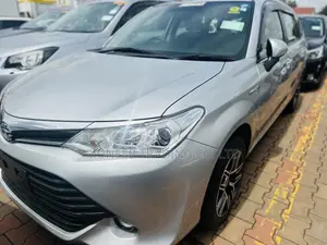 Toyota Corolla Fielder 1.5 Hybrid FWD 2015 Silver