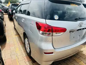 Toyota Wish 2010 Silver