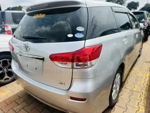 Toyota Wish 2010 Silver