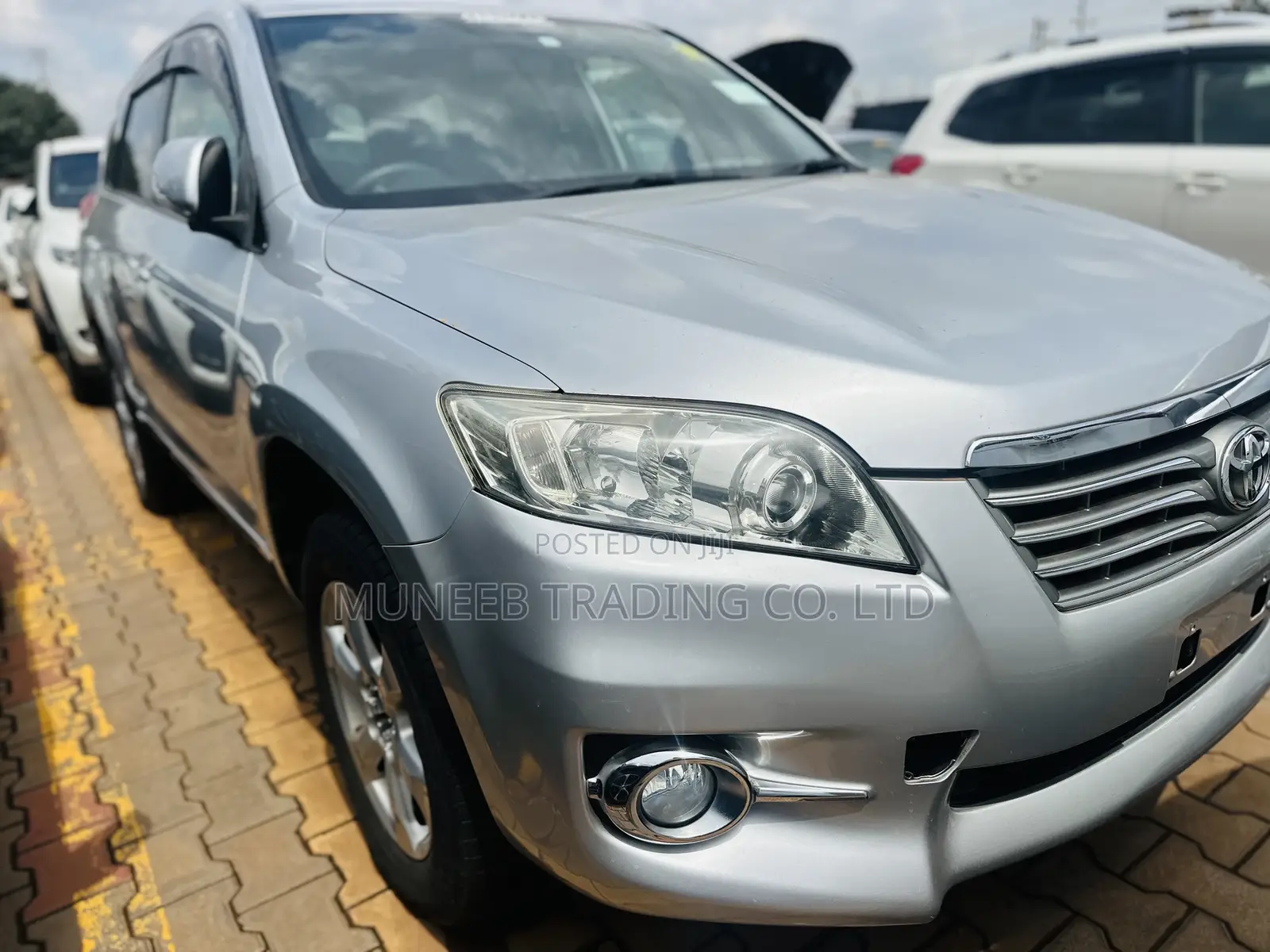 Toyota Vanguard 2011 Silver