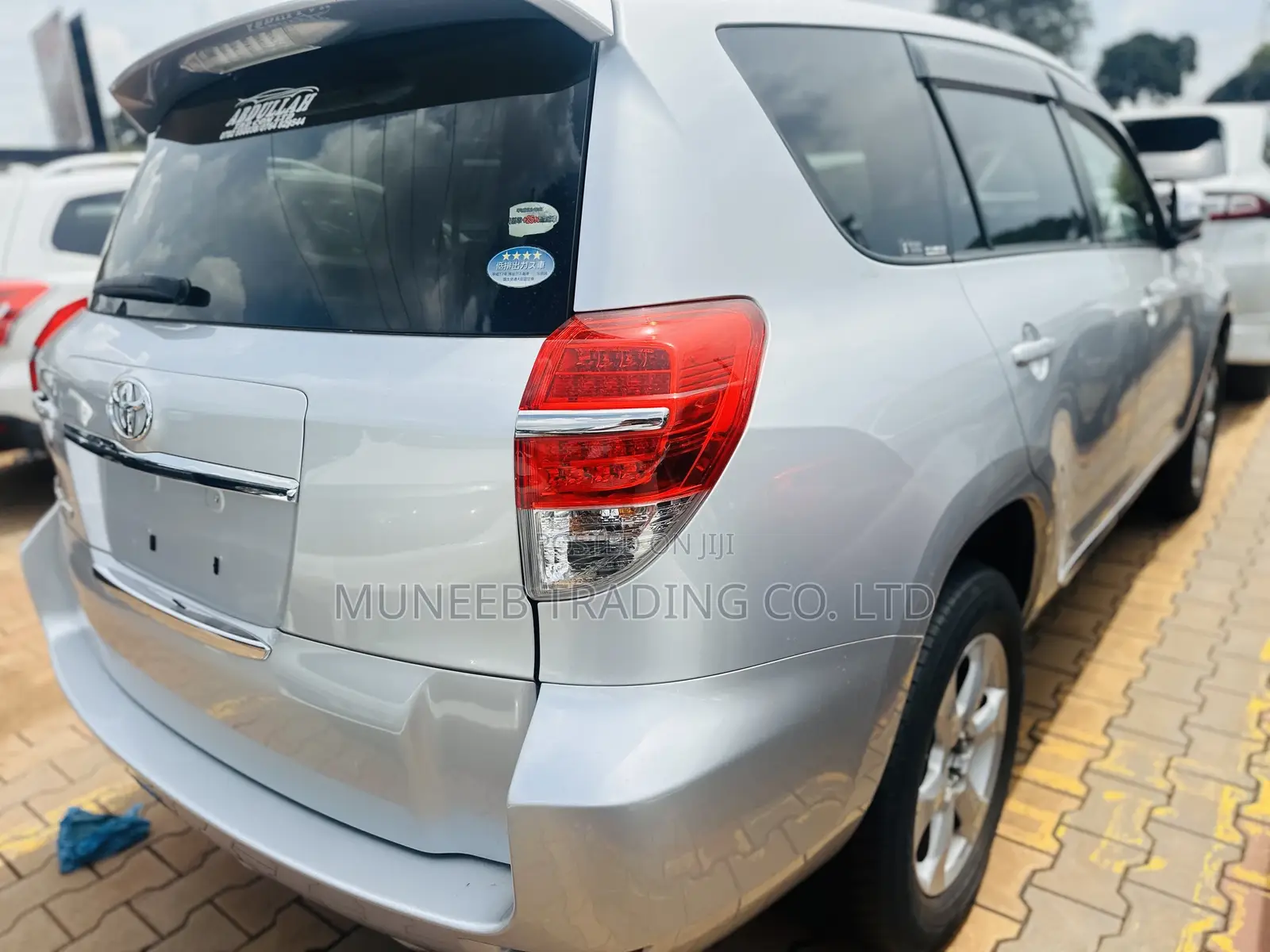 Toyota Vanguard 2011 Silver