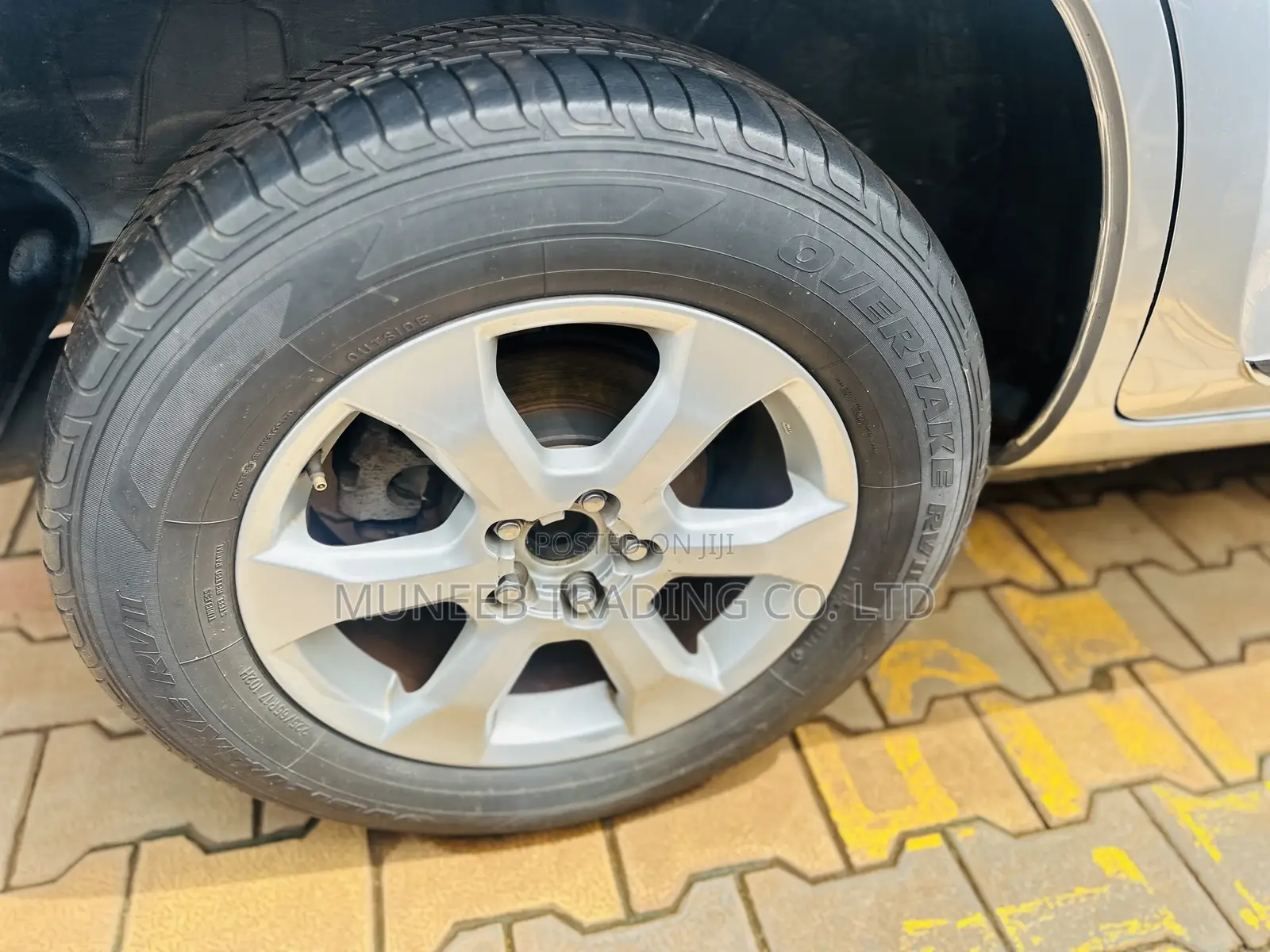 Toyota Vanguard 2011 Silver
