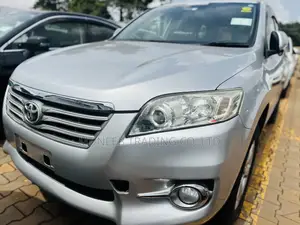 Toyota Vanguard 2011 Silver