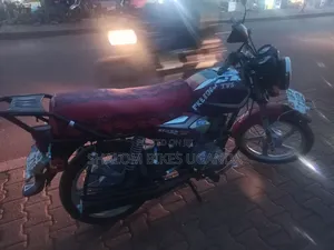 TVS HLX 125 2022 Red