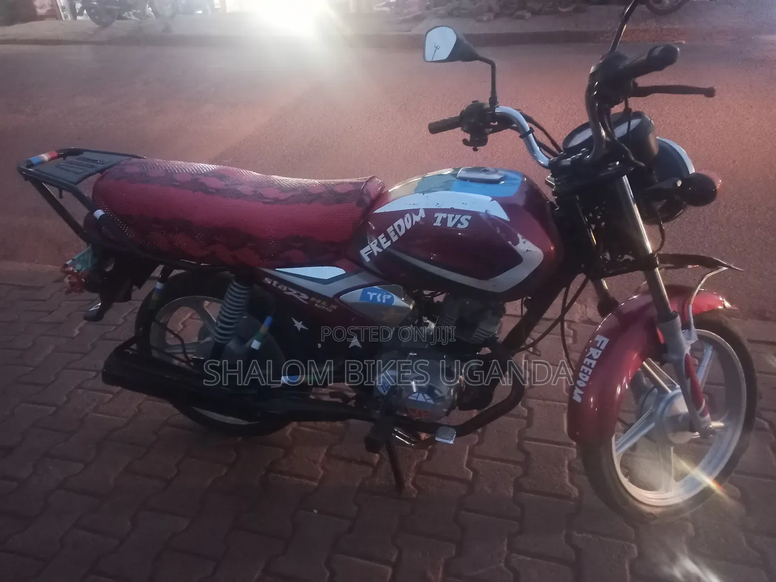 TVS HLX 125 2022 Red
