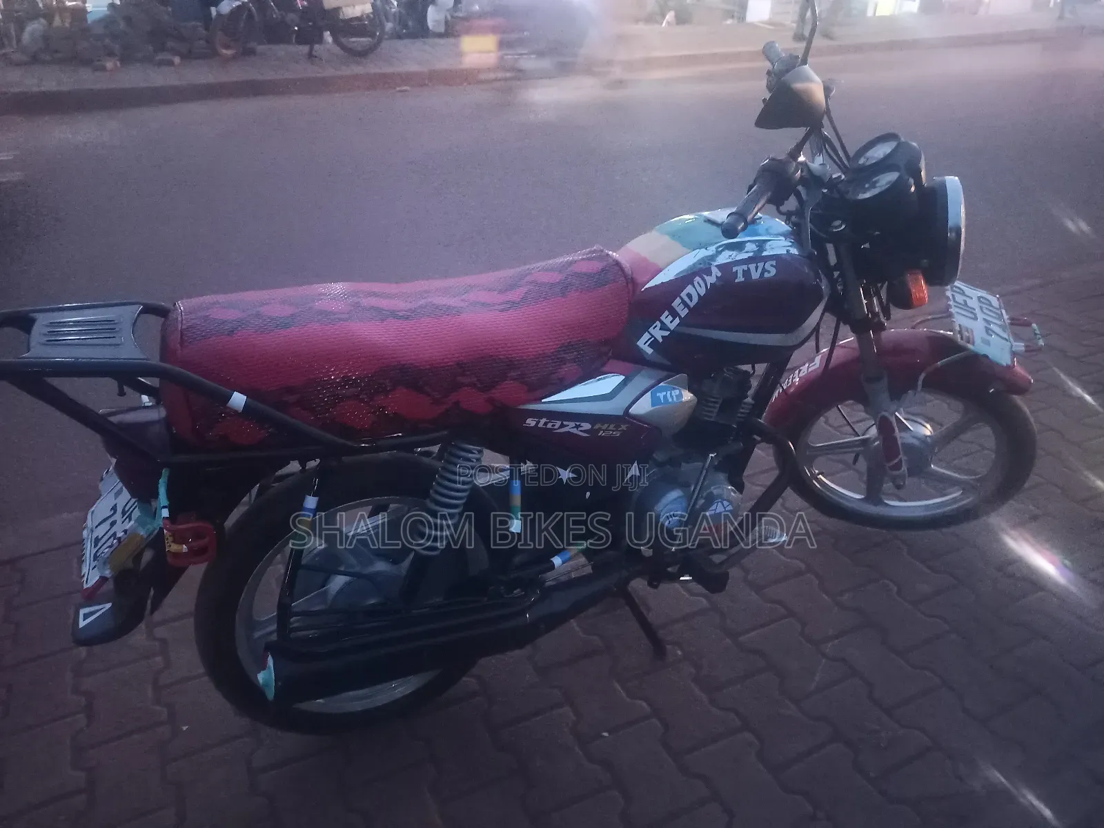 TVS HLX 125 2022 Red