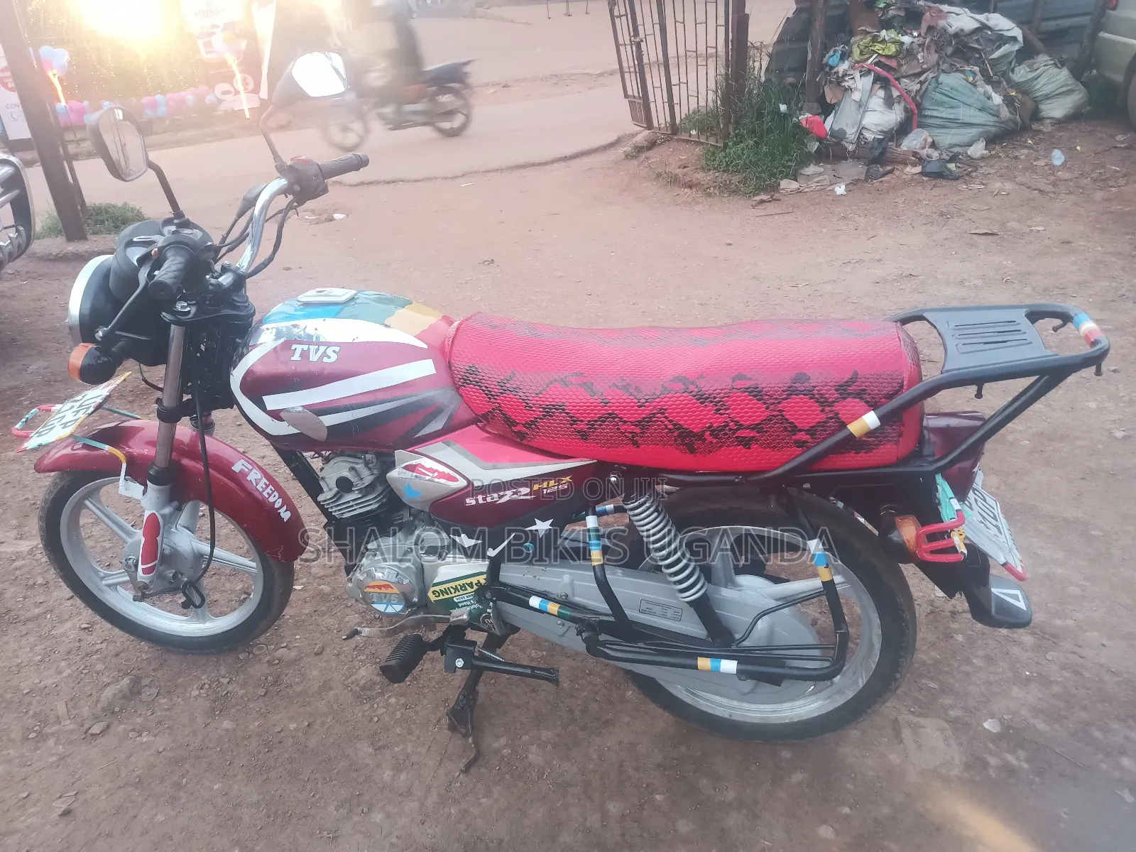 TVS HLX 125 2022 Red