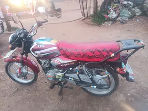 TVS HLX 125 2022 Red