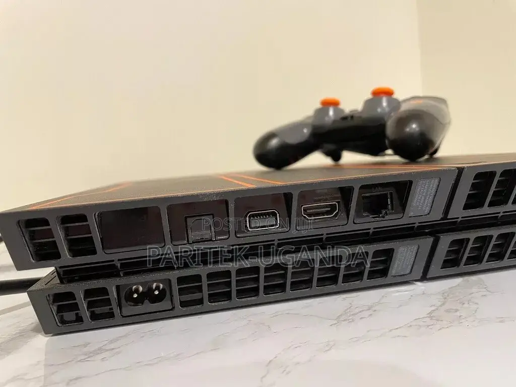 Playstation 4 Standard W/ 500gb HDD + 02pads + 10 Games