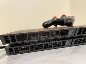 Playstation 4 Standard W/ 500gb HDD + 02pads + 10 Games