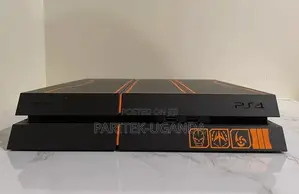 Playstation 4 Standard W/ 500gb HDD + 02pads + 10 Games
