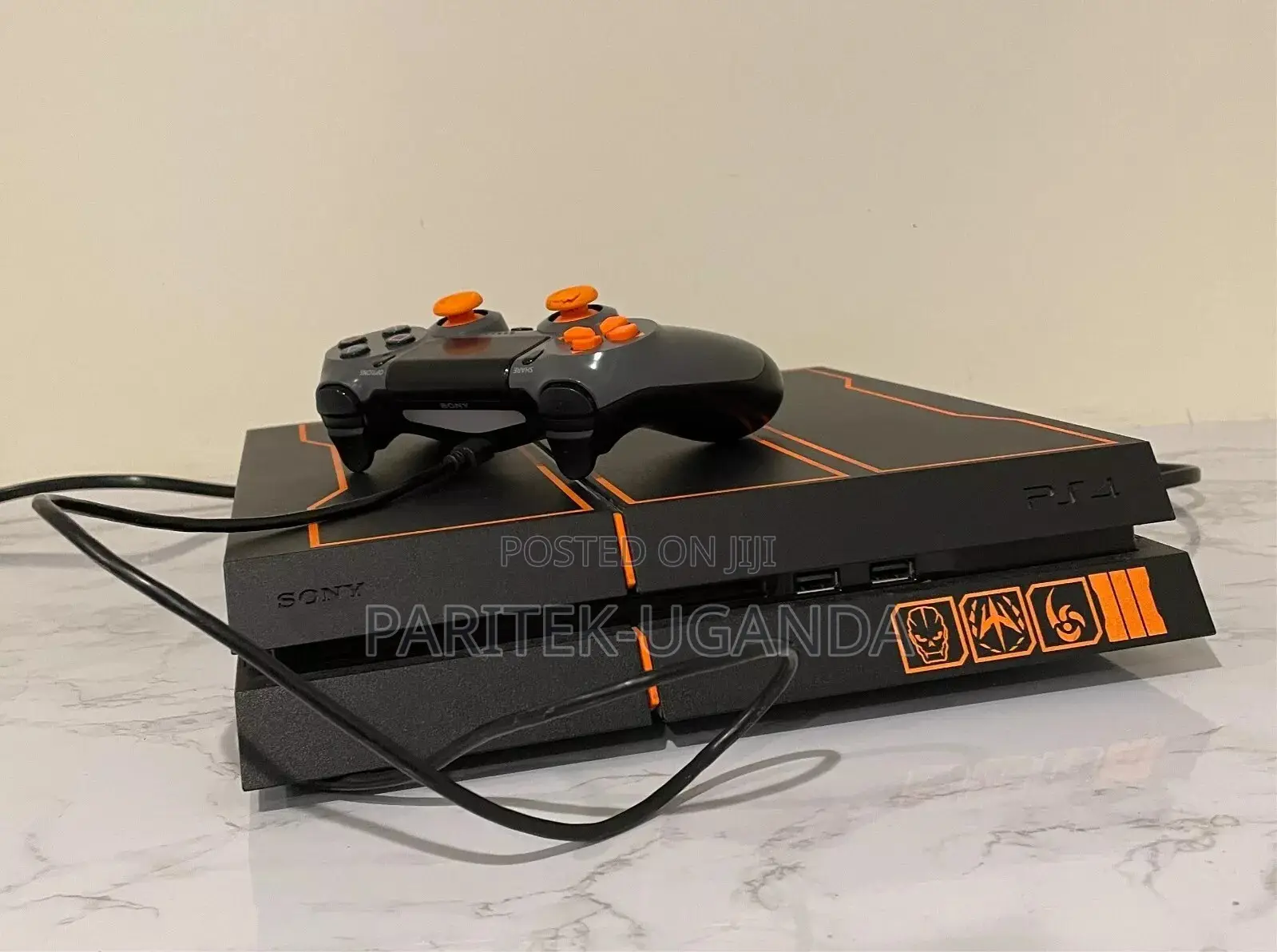 Playstation 4 Standard W/ 500gb HDD + 02pads + 10 Games