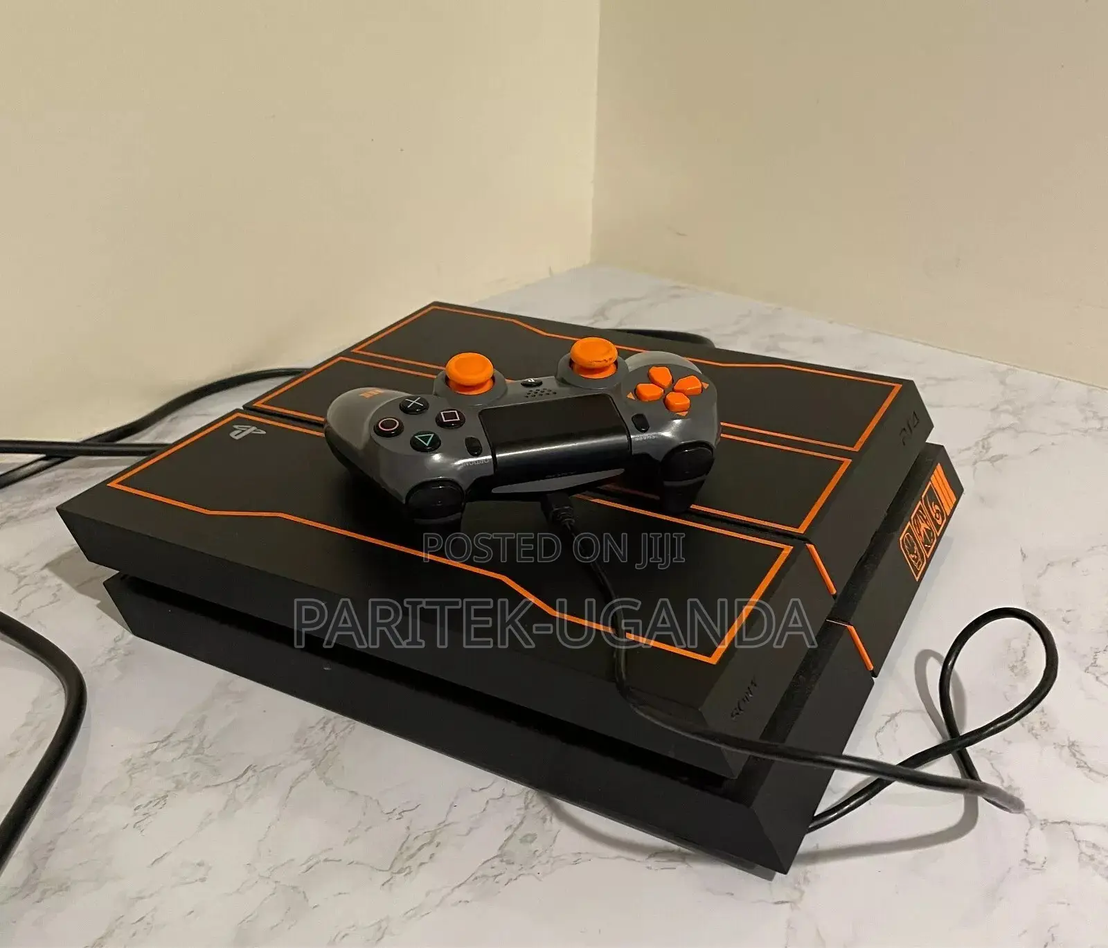 Playstation 4 Standard W/ 500gb HDD + 02pads + 10 Games