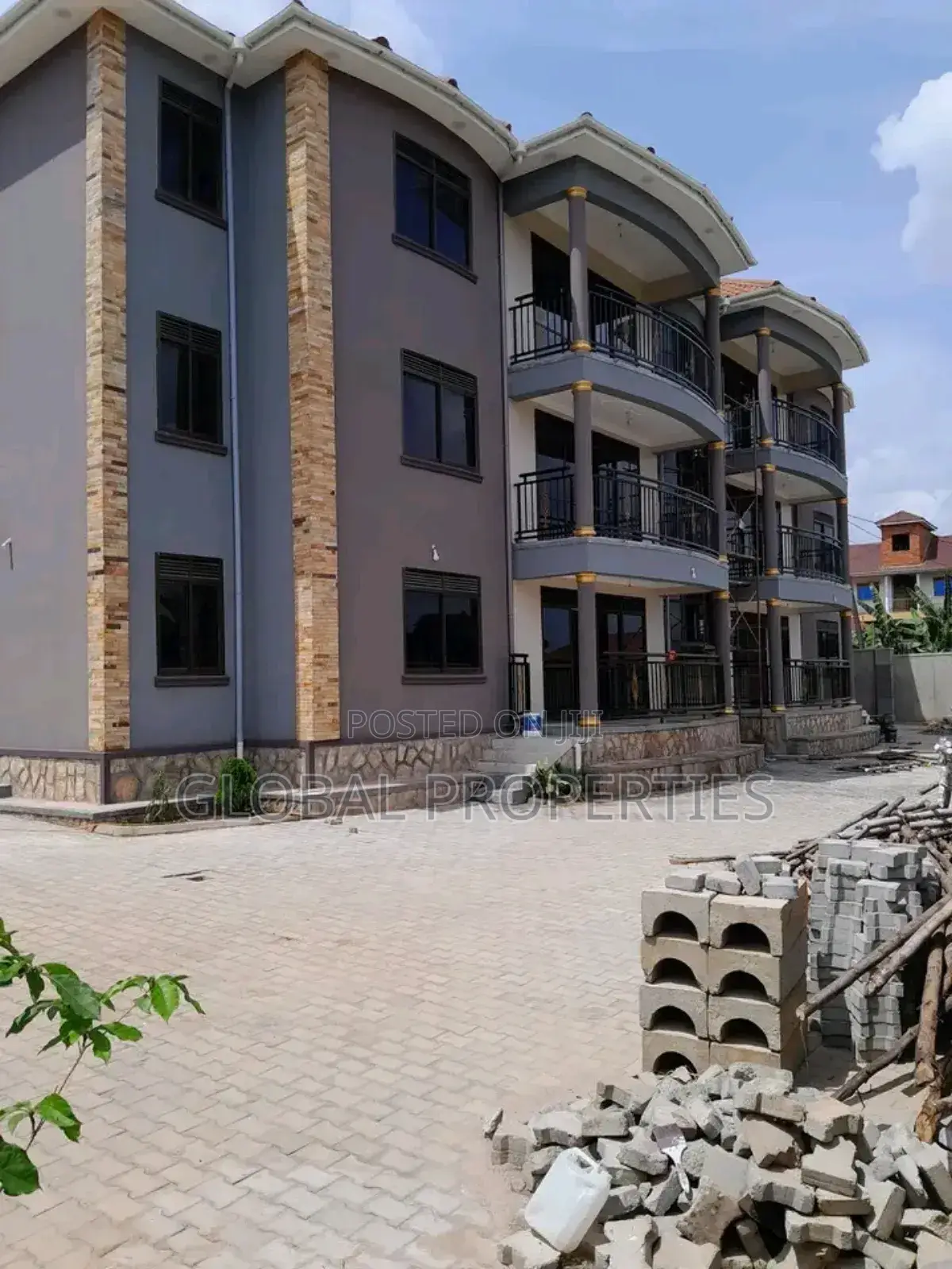 3bdrm Apartment in Nsawo Estate, Central Division for rent