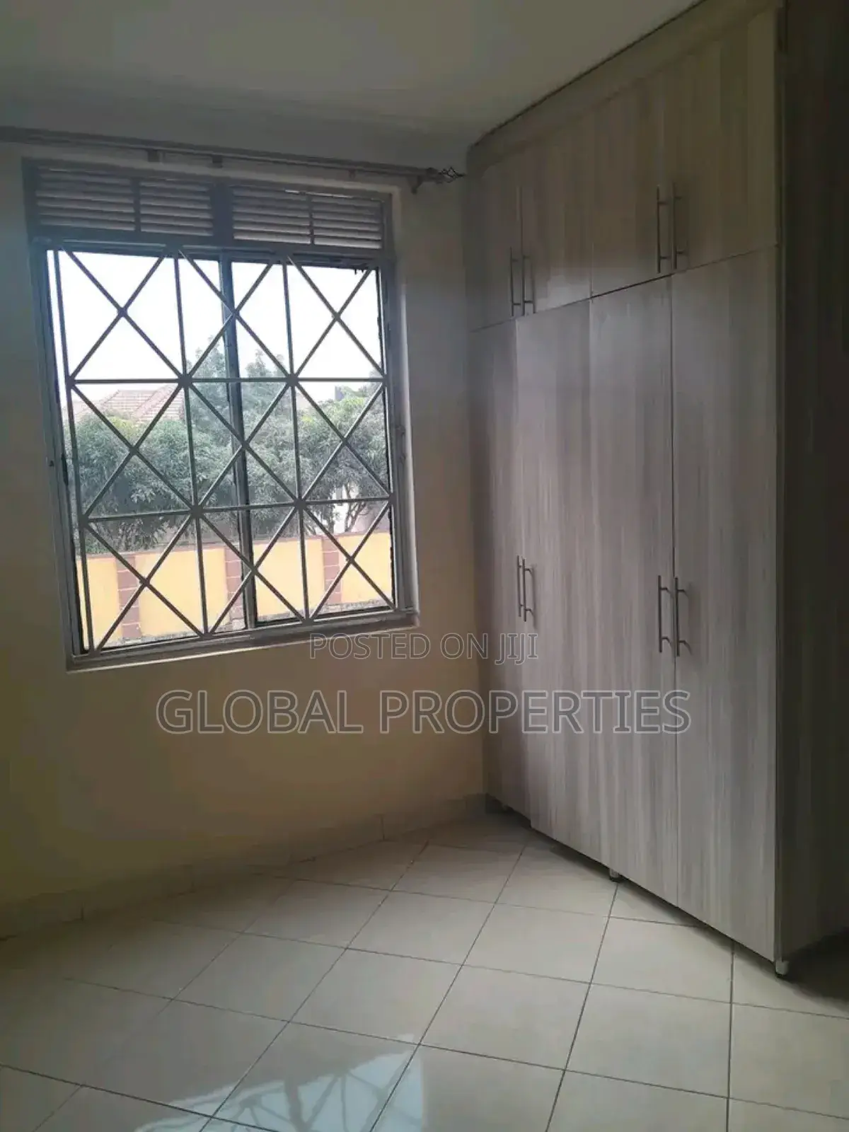 3bdrm Apartment in Nsawo Estate, Central Division for rent