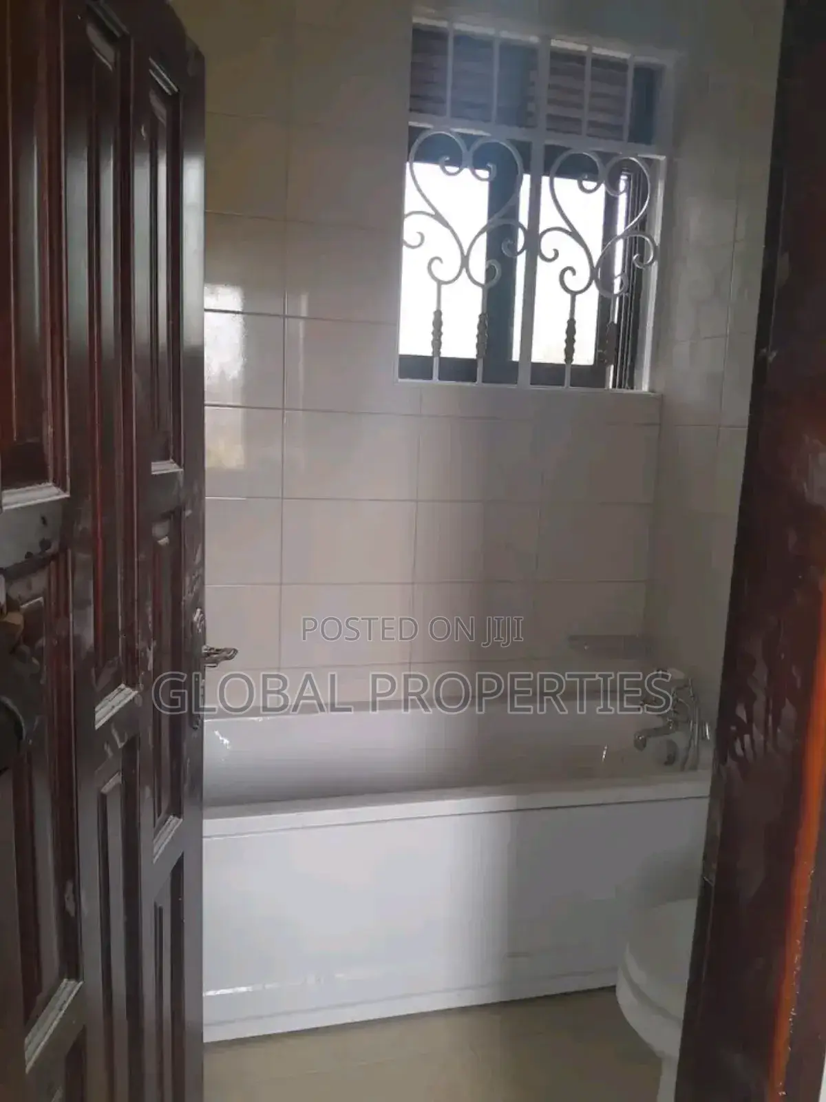 3bdrm Apartment in Nsawo Estate, Central Division for rent