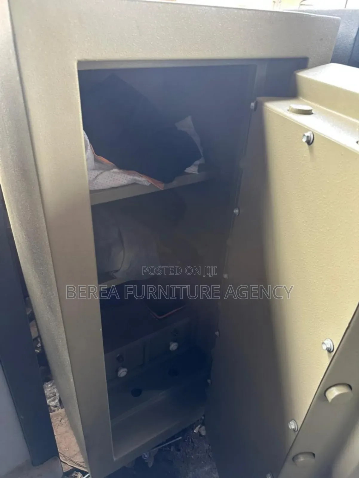 Bank, Forex Bureaus Money Safe