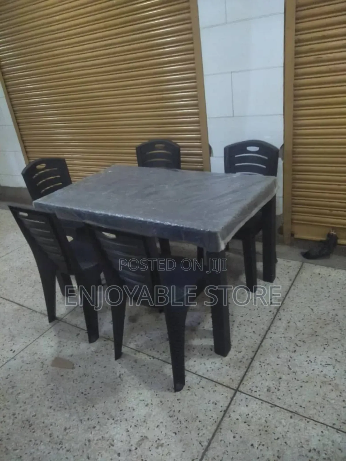 Executive Restaurant Chairs and Table Set(Plastic)