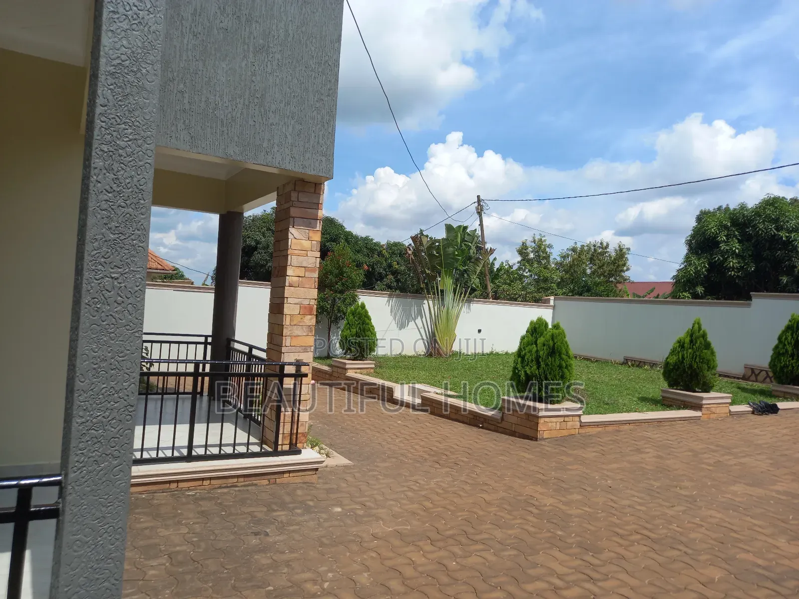 Furnished 4bdrm House in Kira for sale