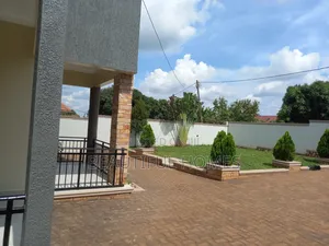 Furnished 4bdrm House in Kira for sale