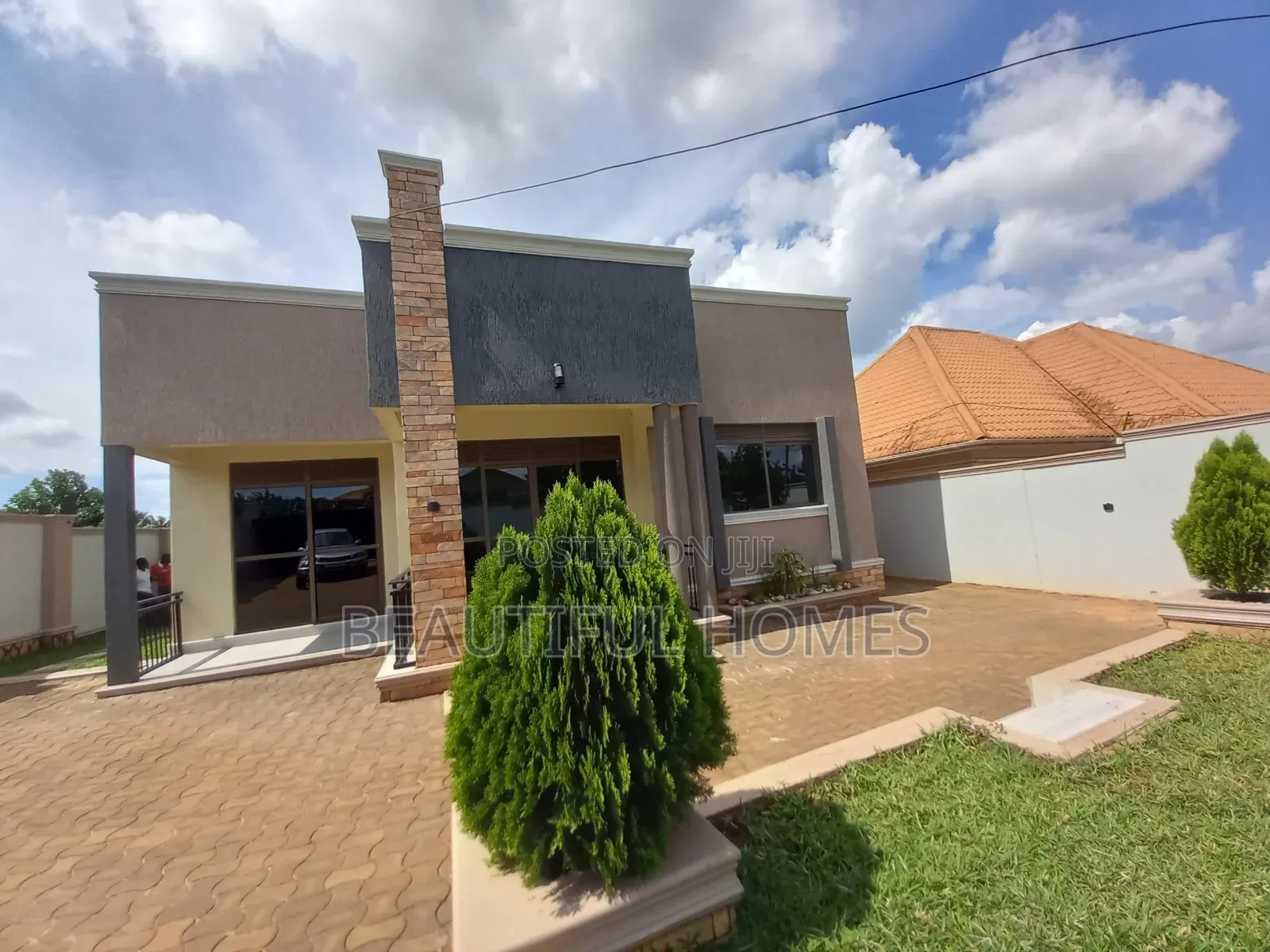 Furnished 4bdrm House in Kira for sale