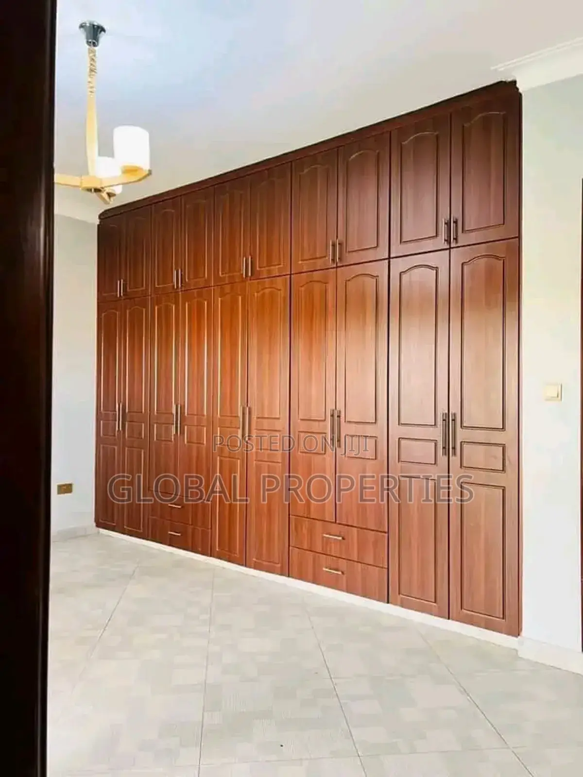3bdrm Apartment in Nsawo Estate, Central Division for rent