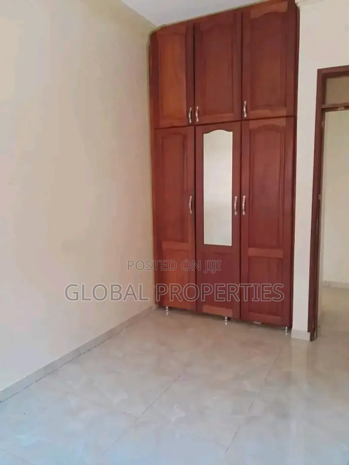 3bdrm Apartment in Nsawo Estate, Central Division for rent