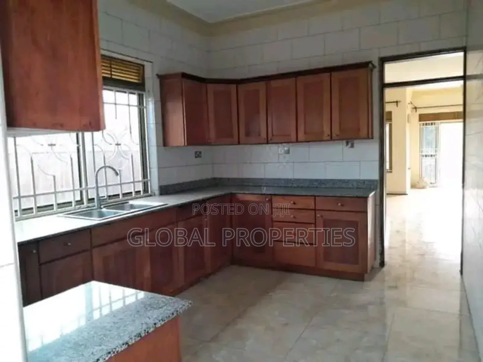 3bdrm Apartment in Nsawo Estate, Central Division for rent