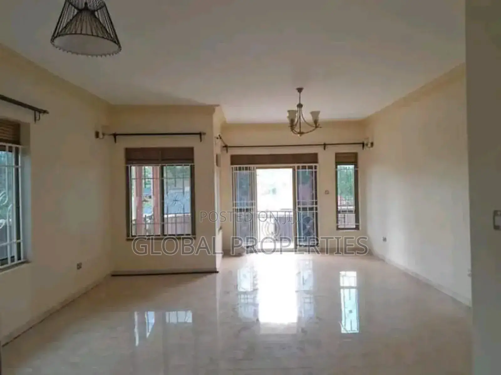 3bdrm Apartment in Nsawo Estate, Central Division for rent