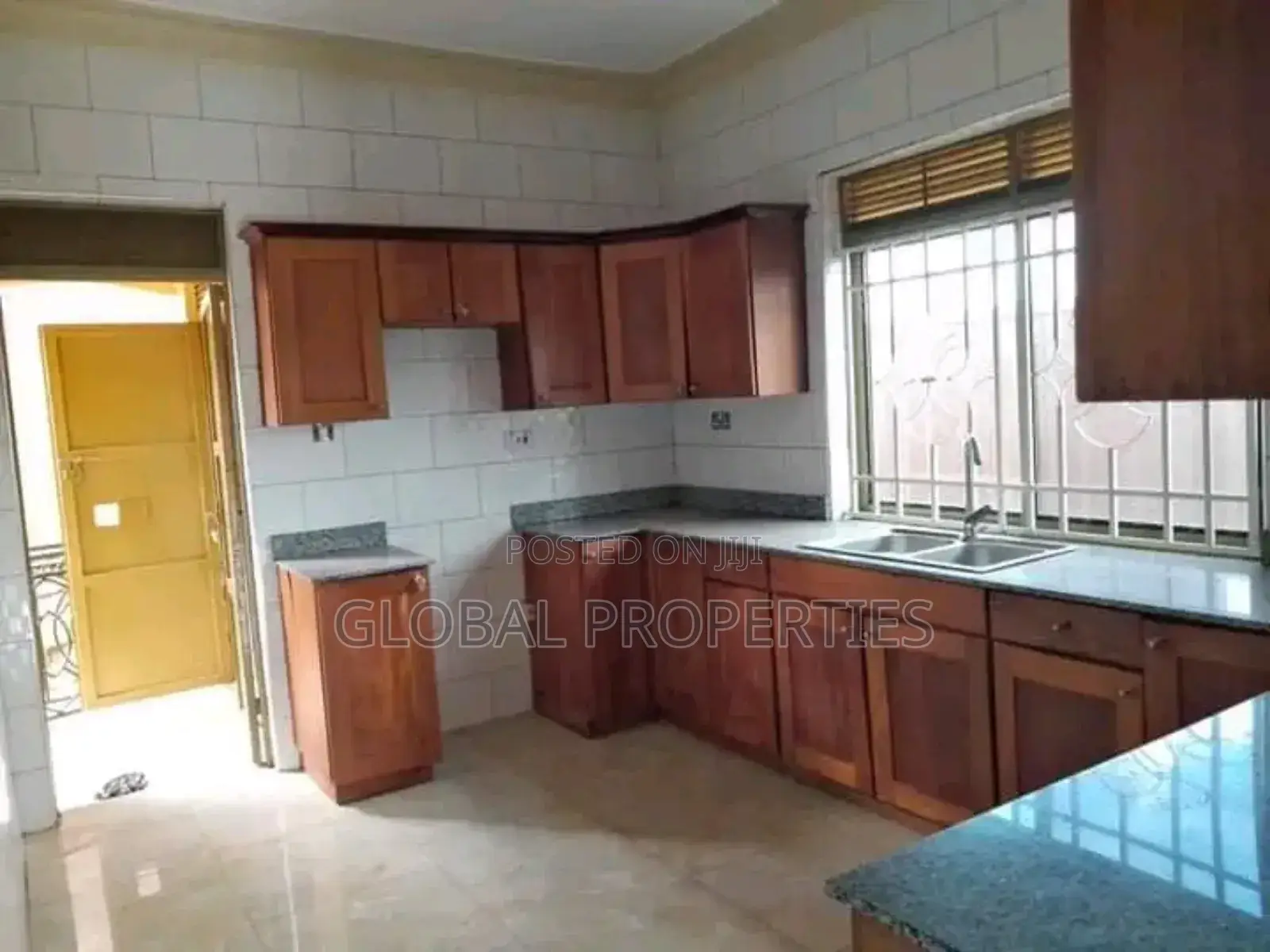 3bdrm Apartment in Nsawo Estate, Central Division for rent