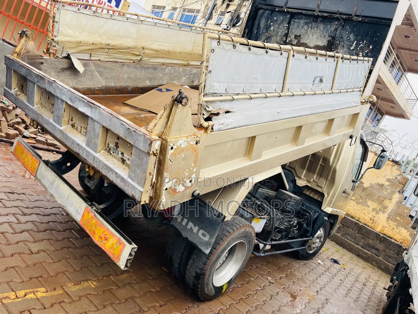 Hino Dumper J07C