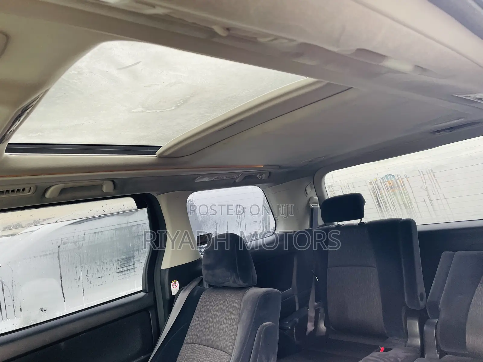 Toyota Alphard 2.4 Petrol FWD 2010 White