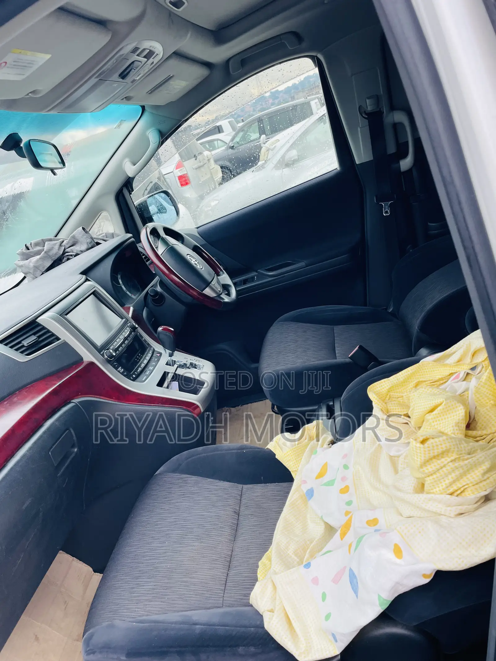 Toyota Alphard 2.4 Petrol FWD 2010 White