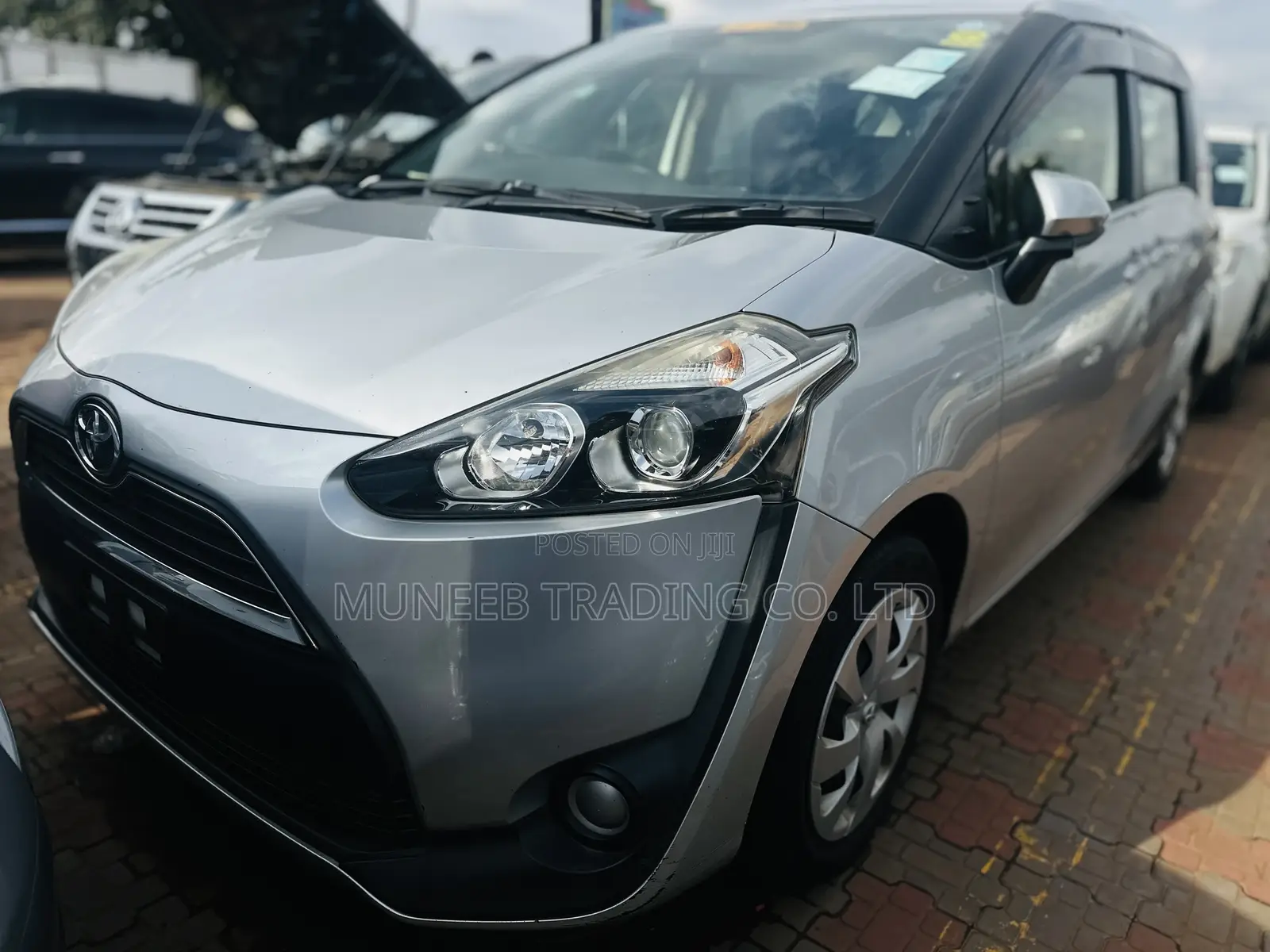 Toyota Sienta 1.5 AWD 2014 Silver